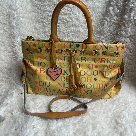 VTG Dooney & Bourke Signature  Multicolor Heart charm tan leather strap &tassel - Picture 2 of 13
